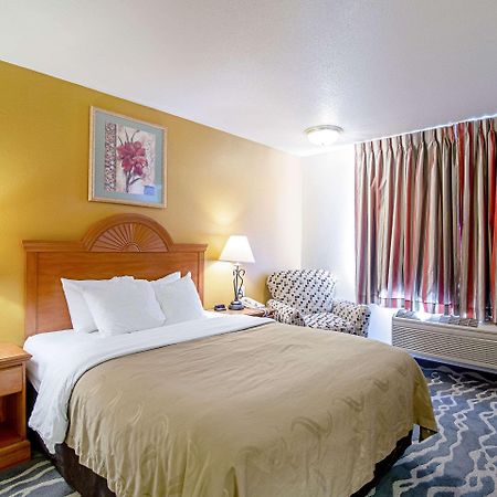 Quality Inn Huron Екстер'єр фото