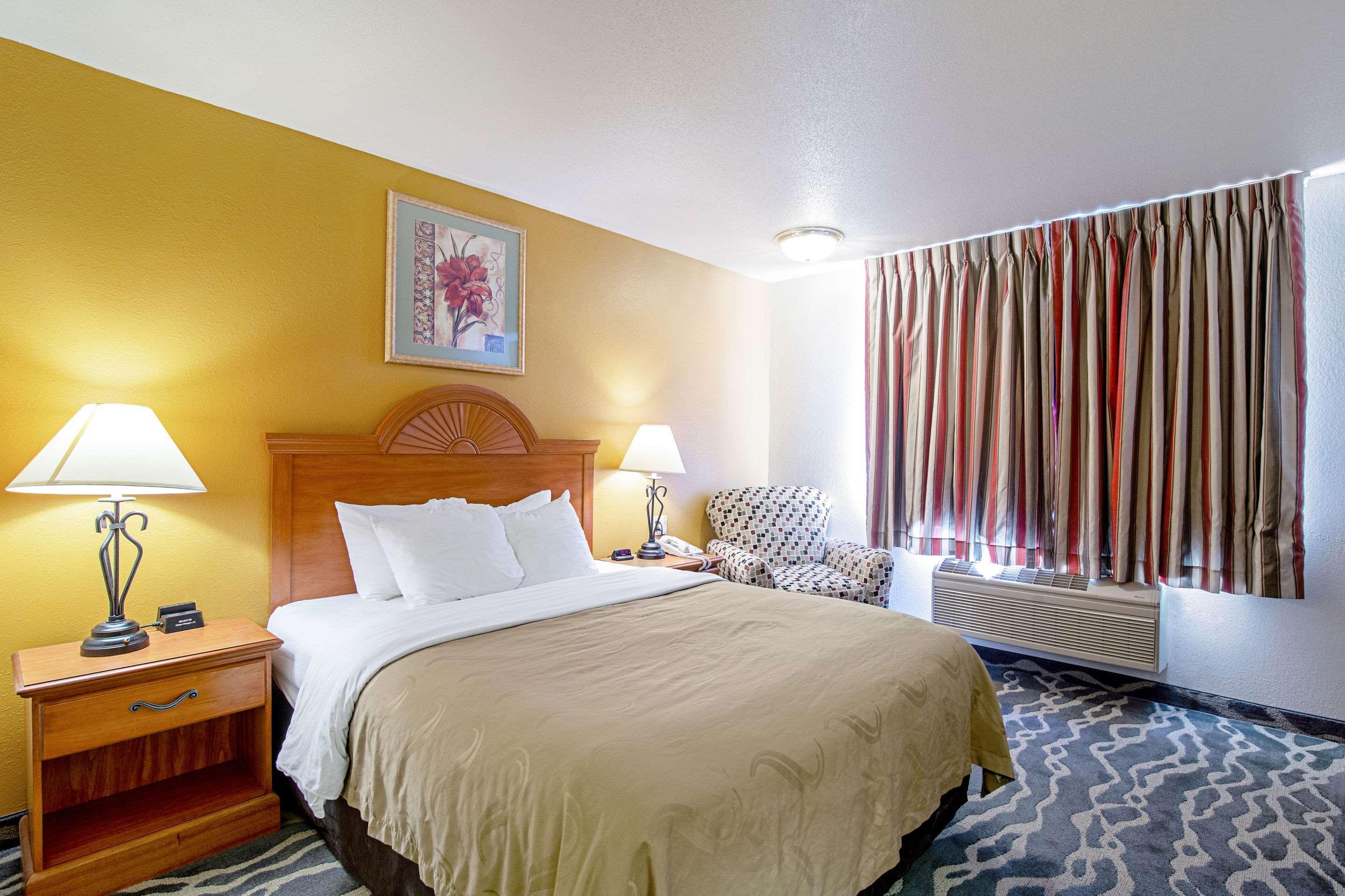 Quality Inn Huron Екстер'єр фото