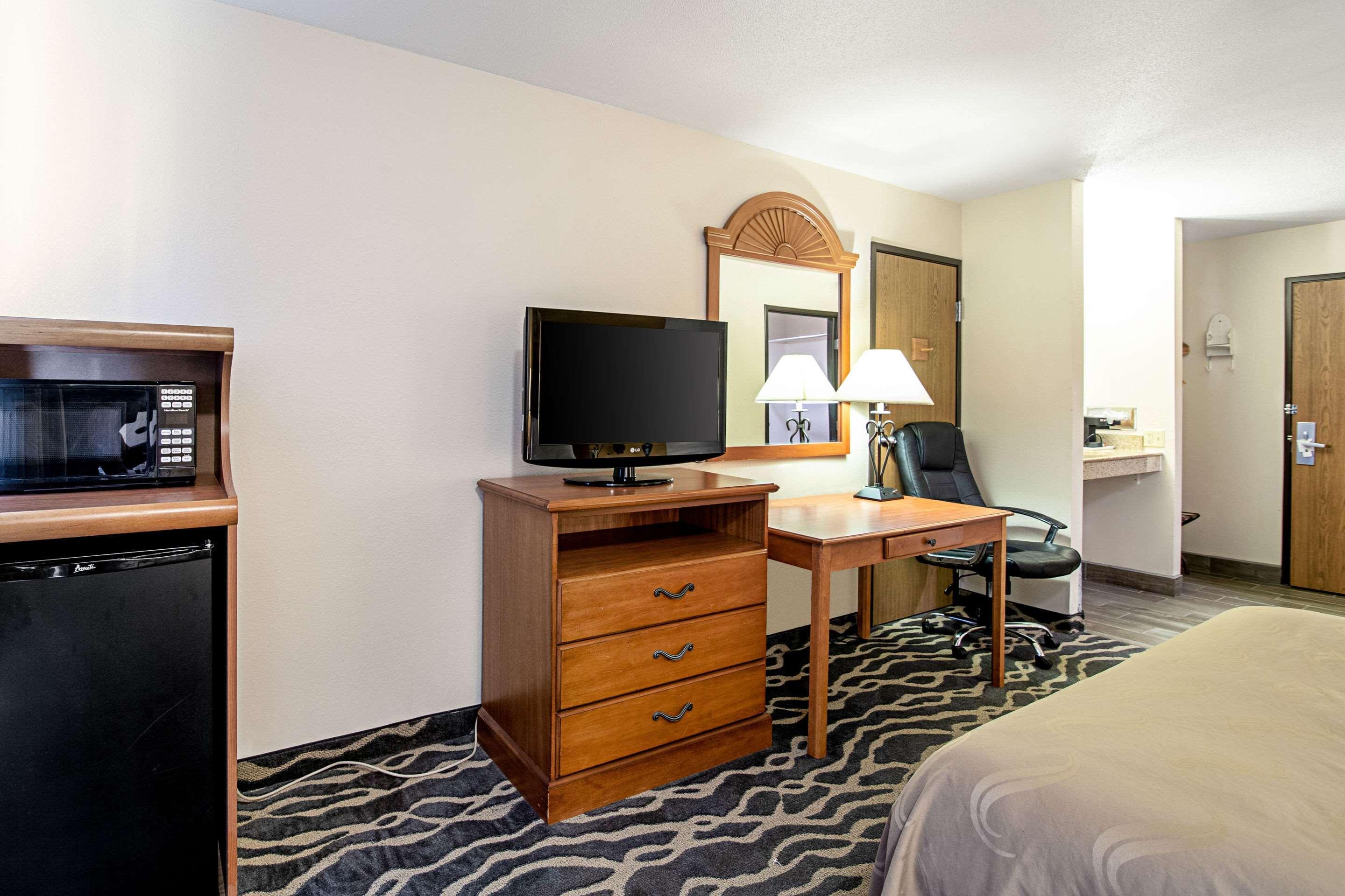 Quality Inn Huron Екстер'єр фото