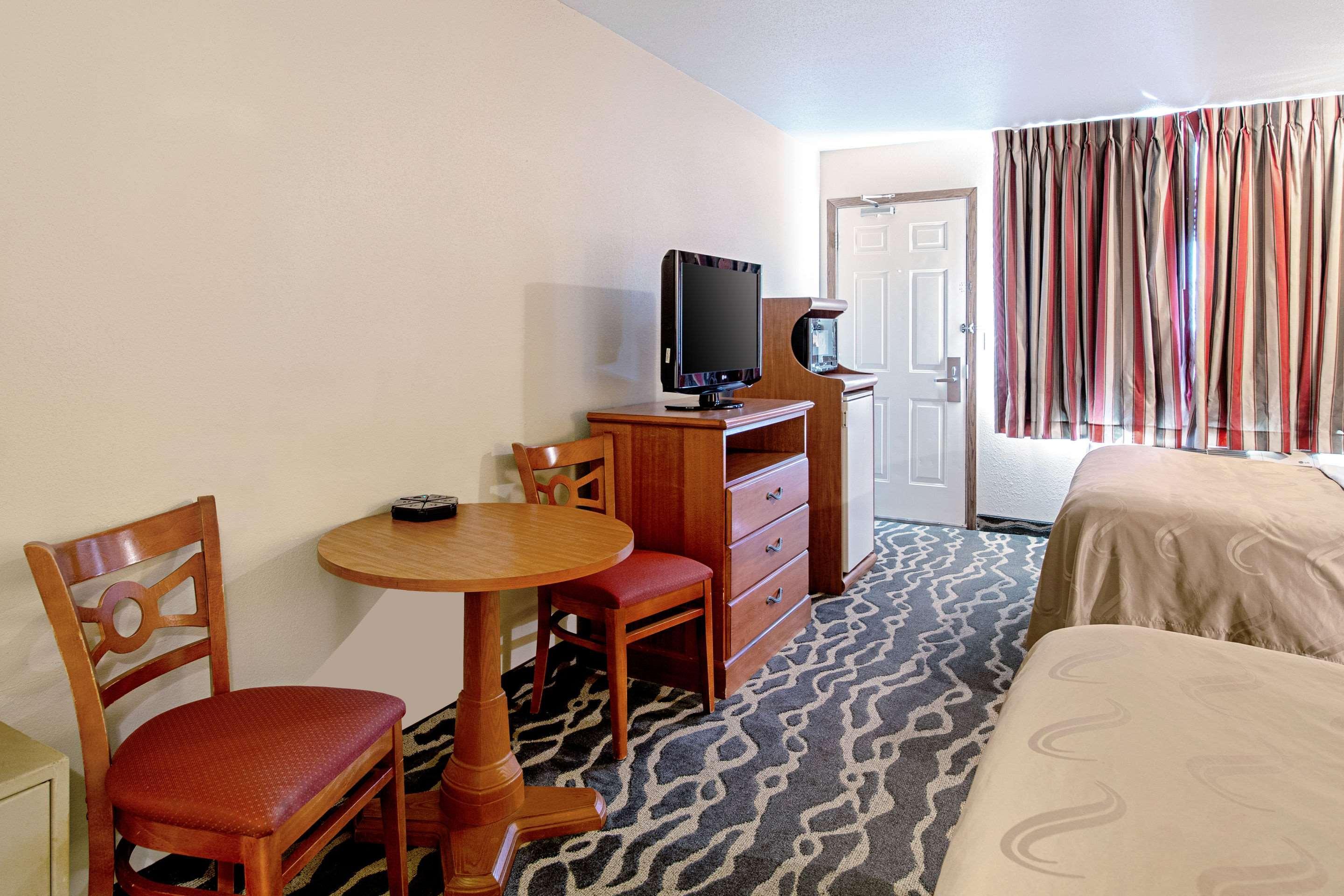 Quality Inn Huron Екстер'єр фото