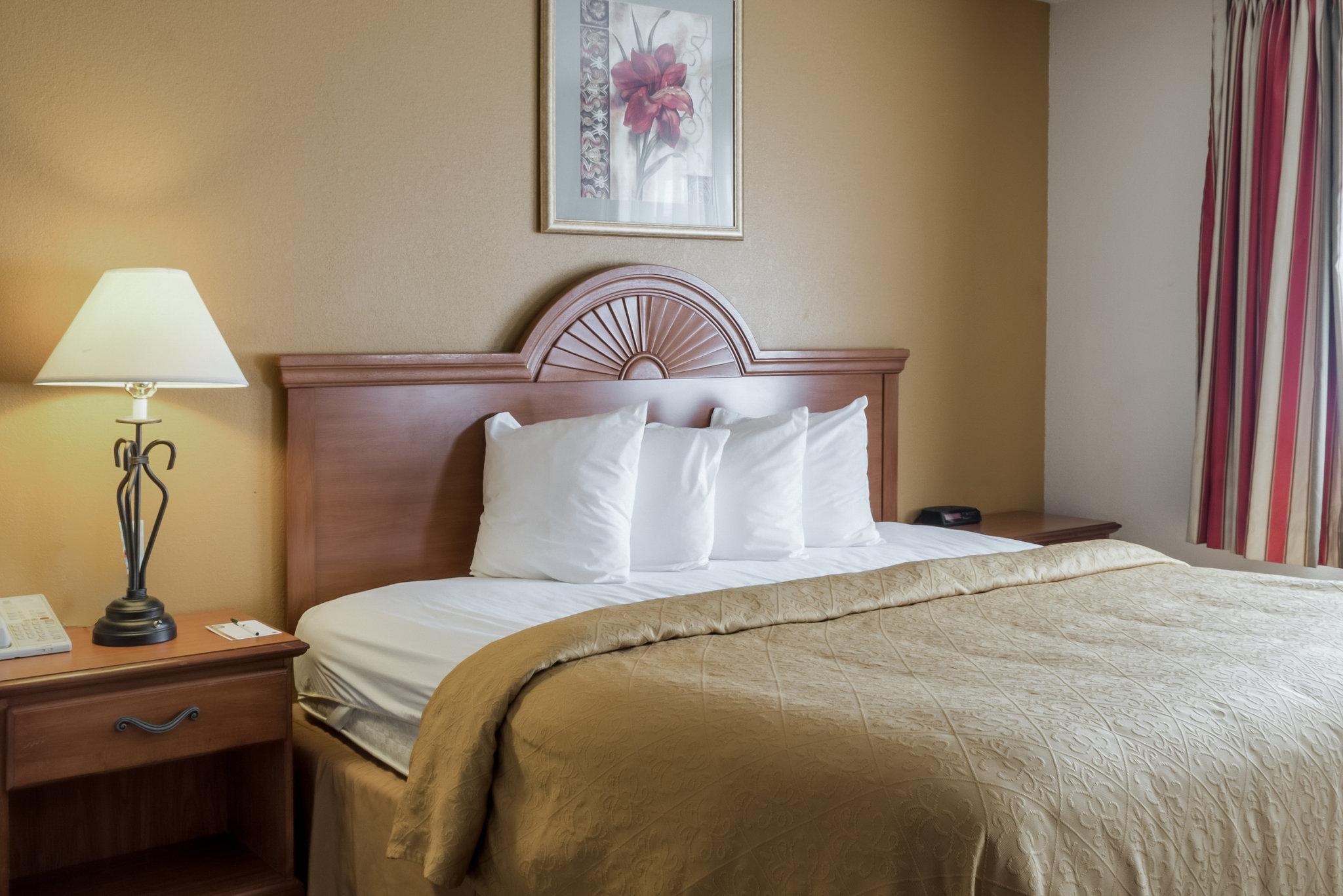 Quality Inn Huron Екстер'єр фото