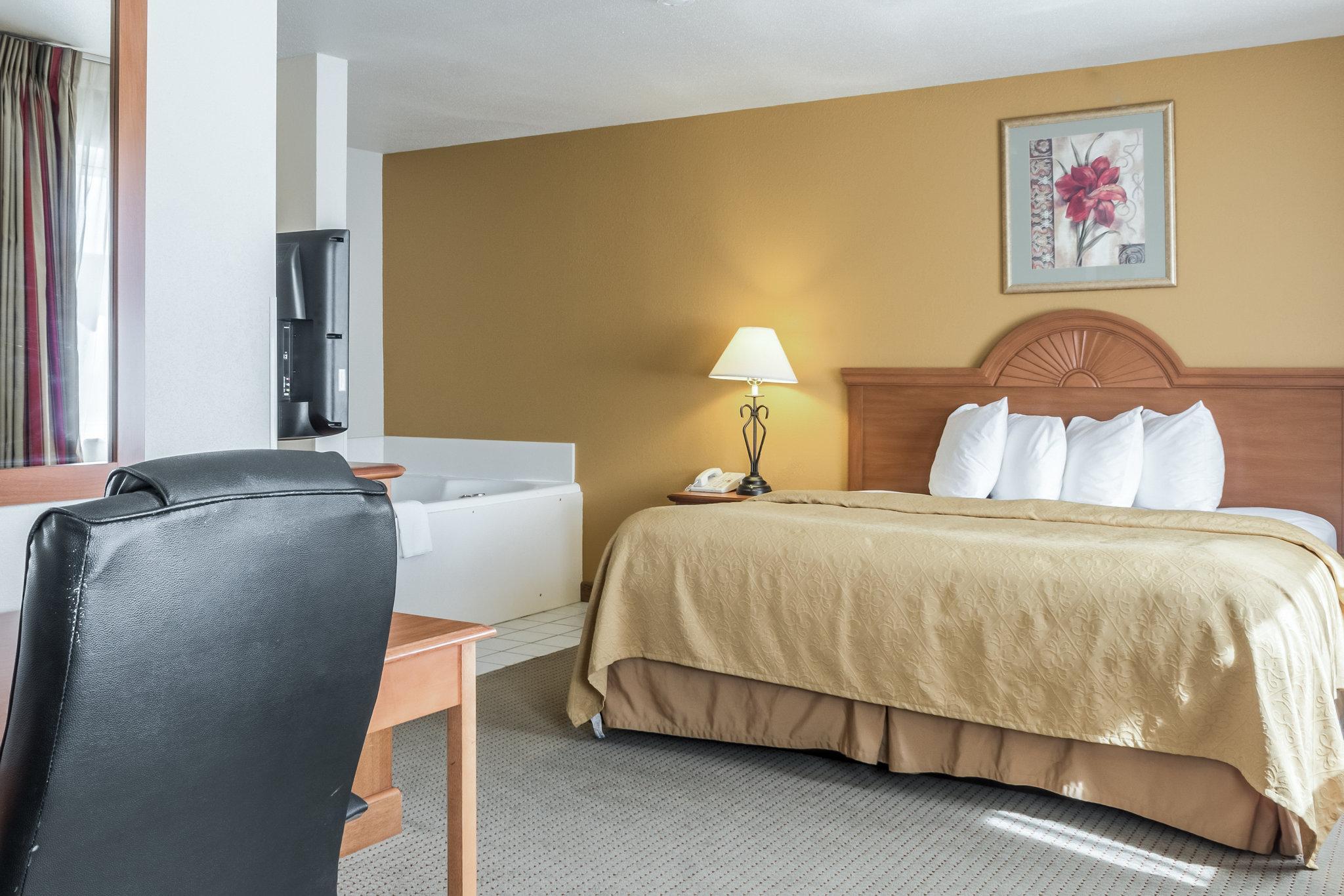 Quality Inn Huron Екстер'єр фото