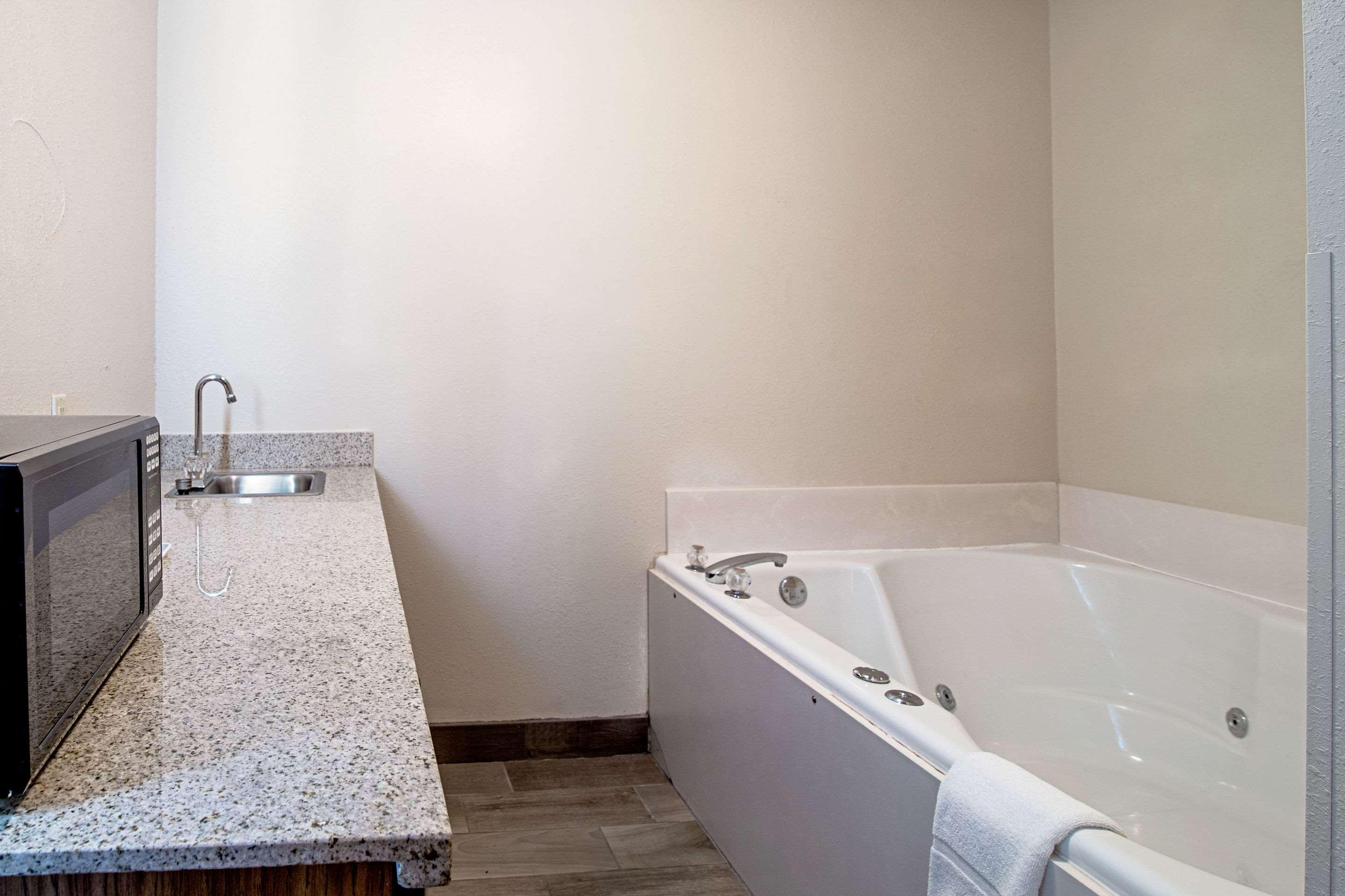 Quality Inn Huron Екстер'єр фото