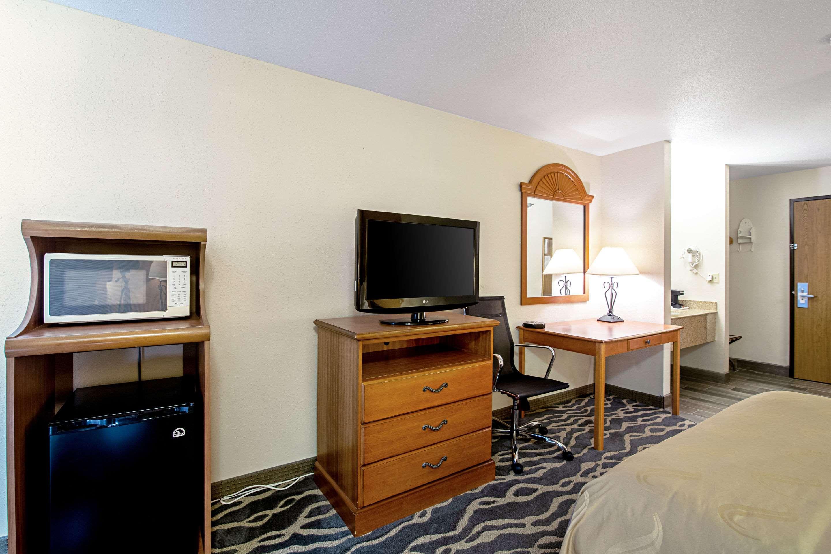 Quality Inn Huron Екстер'єр фото