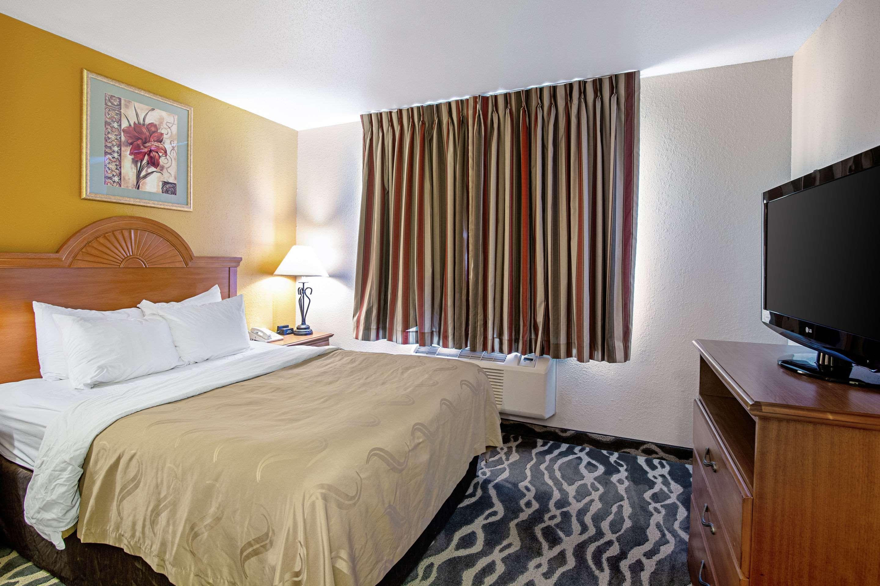 Quality Inn Huron Екстер'єр фото
