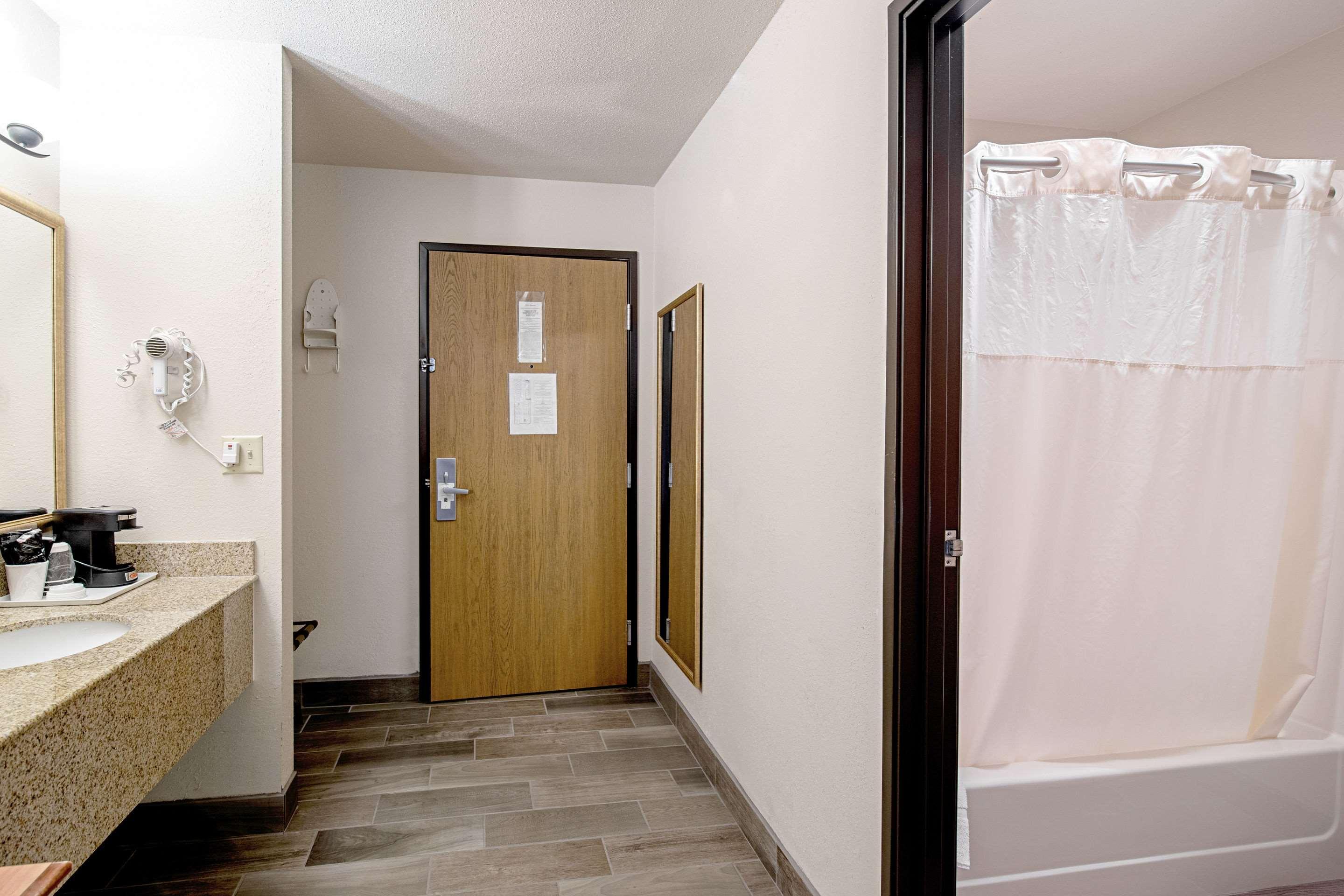 Quality Inn Huron Екстер'єр фото