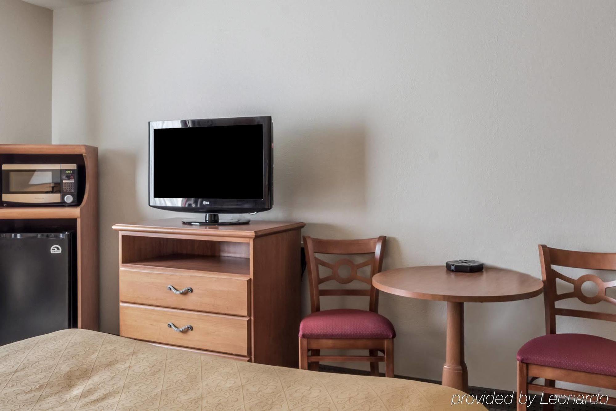 Quality Inn Huron Екстер'єр фото