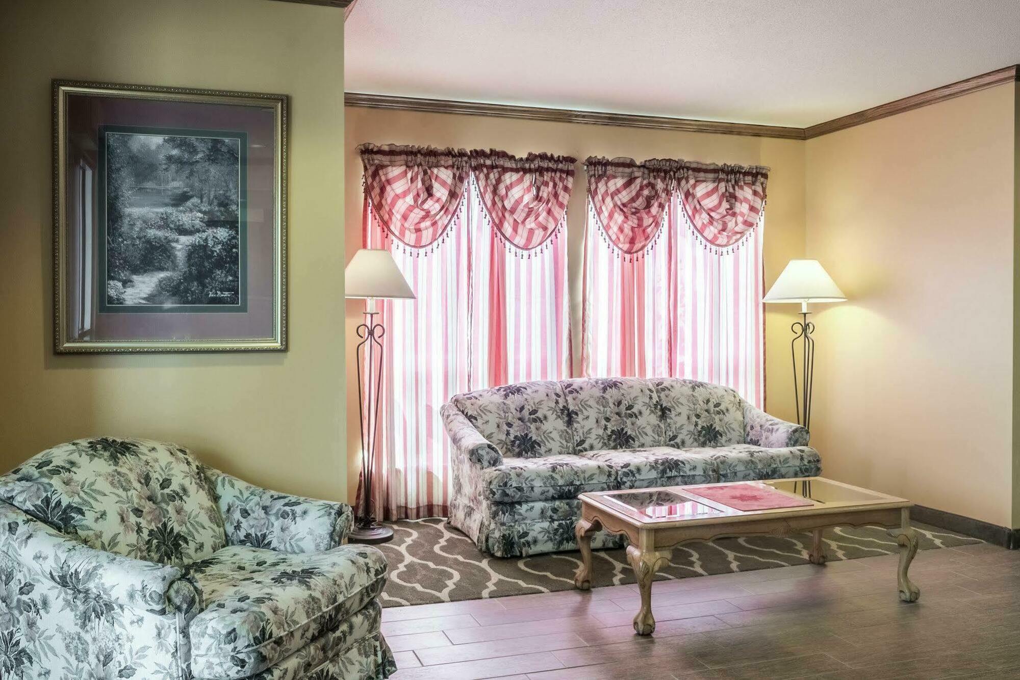 Quality Inn Huron Екстер'єр фото