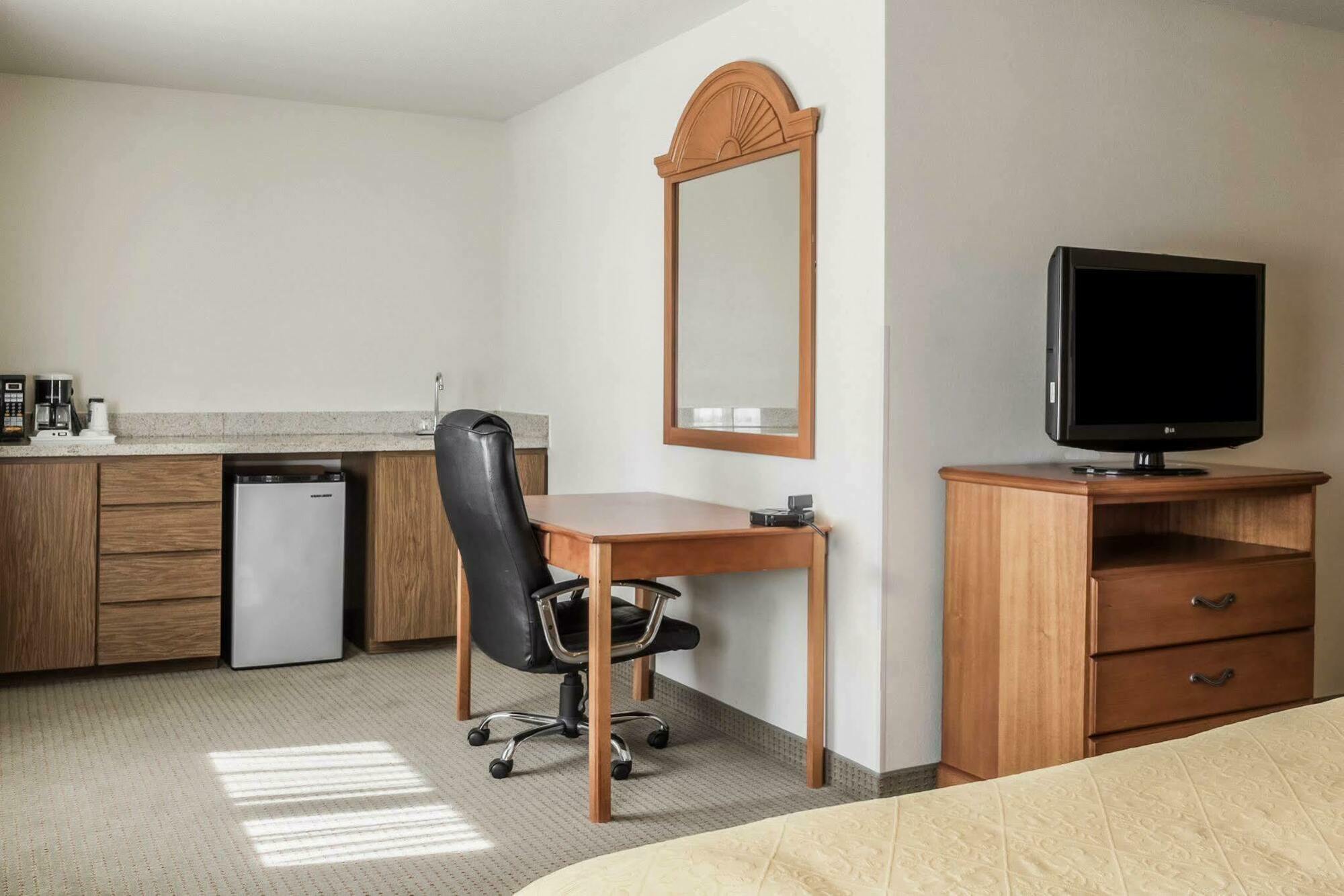 Quality Inn Huron Екстер'єр фото